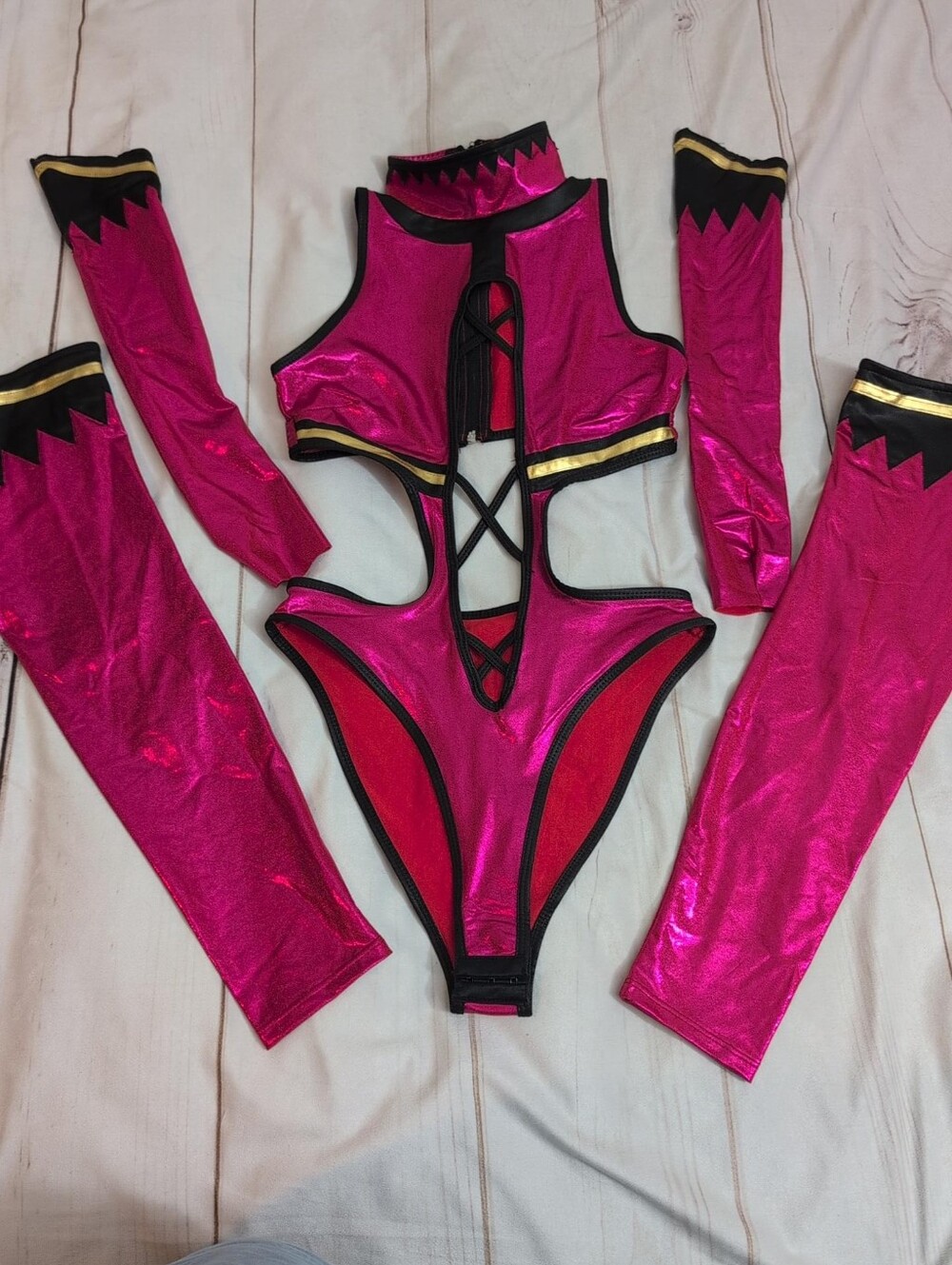 Forplay “FINISH HIM!” Sexy Bideo Game Character Costume Size S/M Metallic Pink